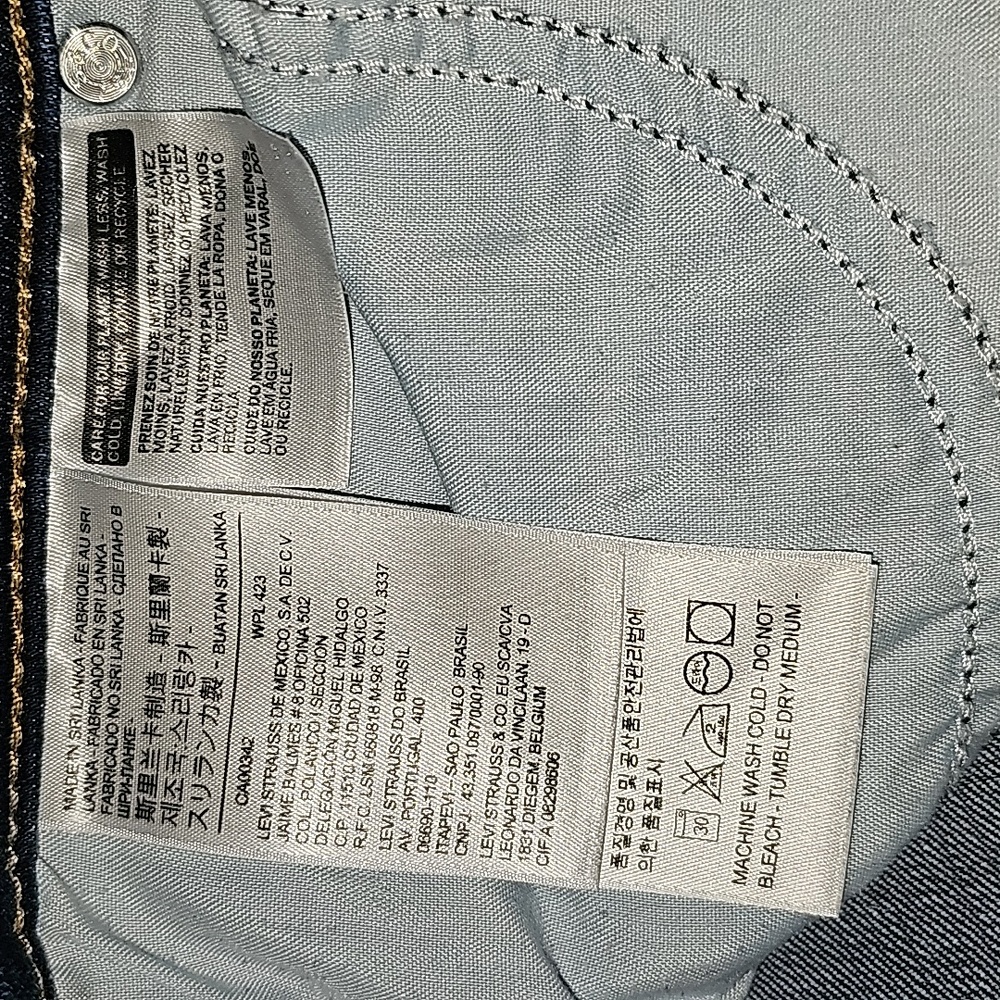 Signature by Levi Strauss & Co. Gold Women's Mid-Rise Bermuda Shorts - Picture 3 of 6